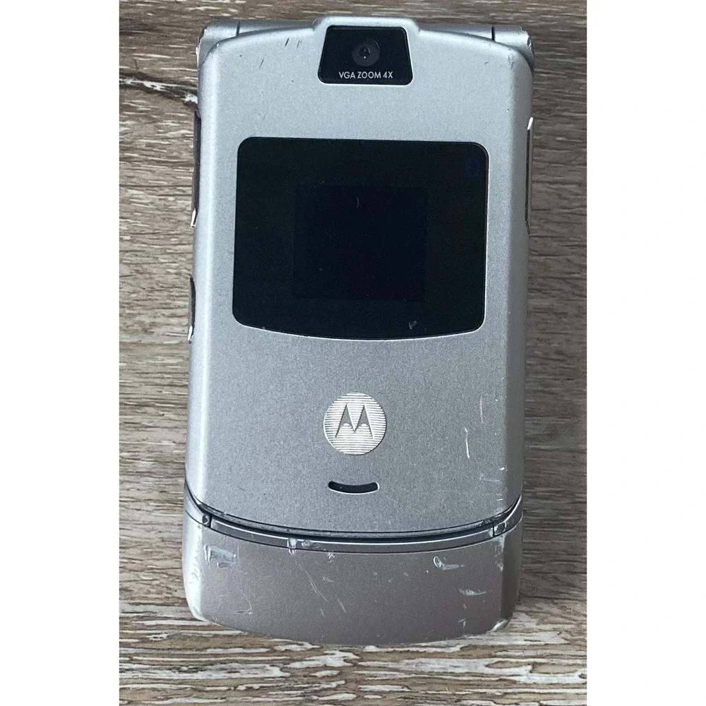 Motorola RAZR / Razor V3 - Silver ( AT&T ) Flip Phone - Needs New Battery